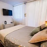 Elegant And Scenic Peaceful - With Terrace