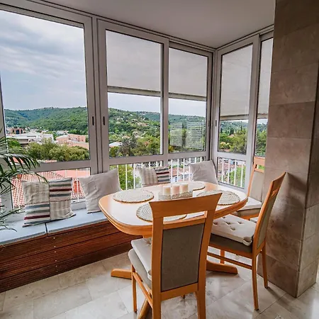 Apartmán Elegant And Scenic Peaceful - With Terrace