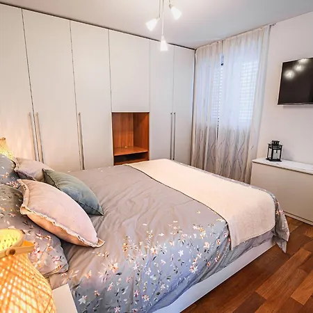 Elegant And Scenic Peaceful - With Terrace Apartmán