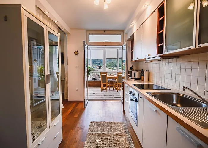 Elegant And Scenic Peaceful Portoroz - With Terrace Appartement *