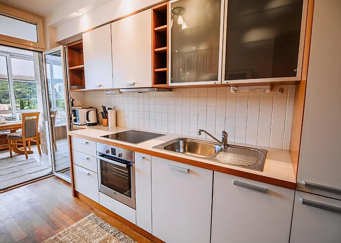 Elegant And Scenic Peaceful Portoroz - With Terrace Apartment