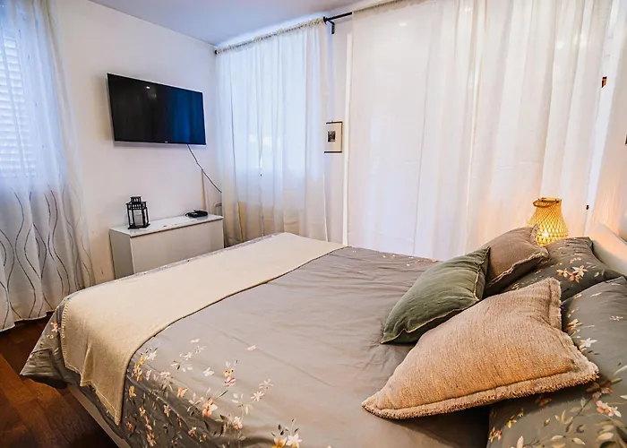 Elegant And Scenic Peaceful Portoroz - With Terrace