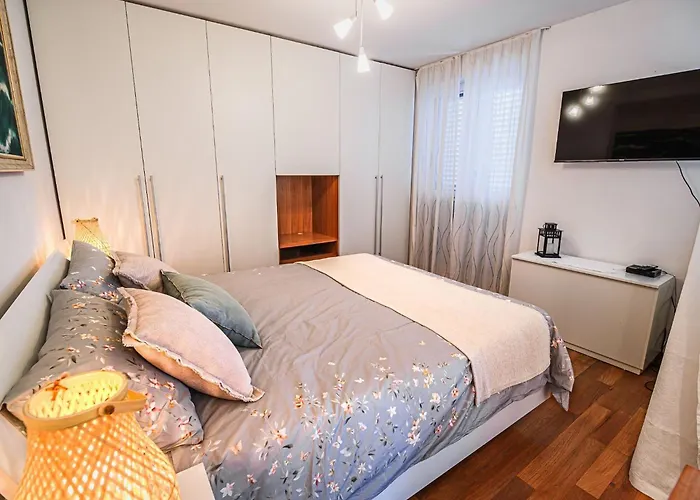 Elegant And Scenic Peaceful Portoroz - With Terrace Appartement