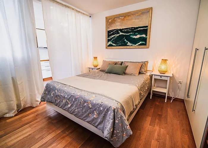 Elegant And Scenic Peaceful Portoroz - With Terrace